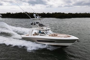 43' Boston Whaler 2018 Yacht For Sale